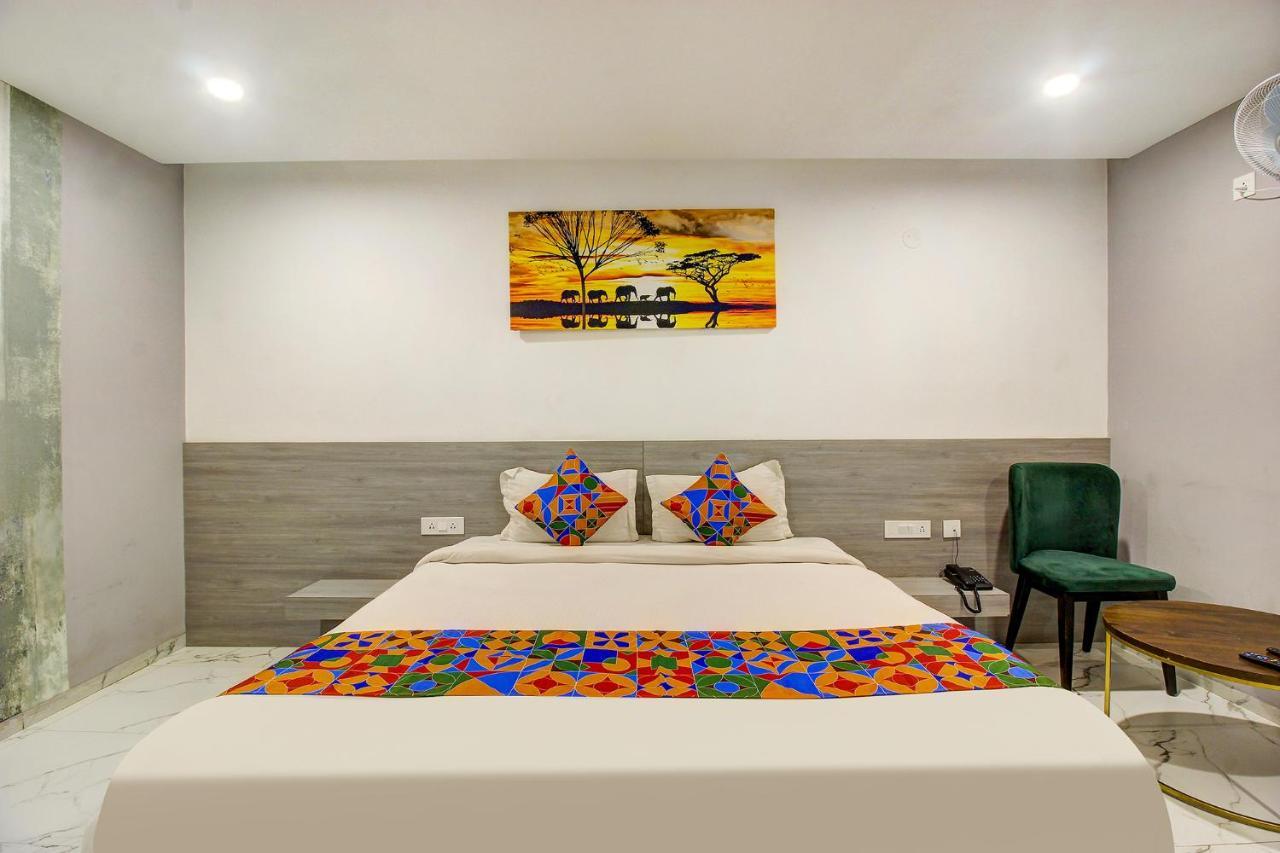Fabhotel Ssr Fern Suites - 100M From Gsm Mall Madeenaguda Lingampalli Buitenkant foto