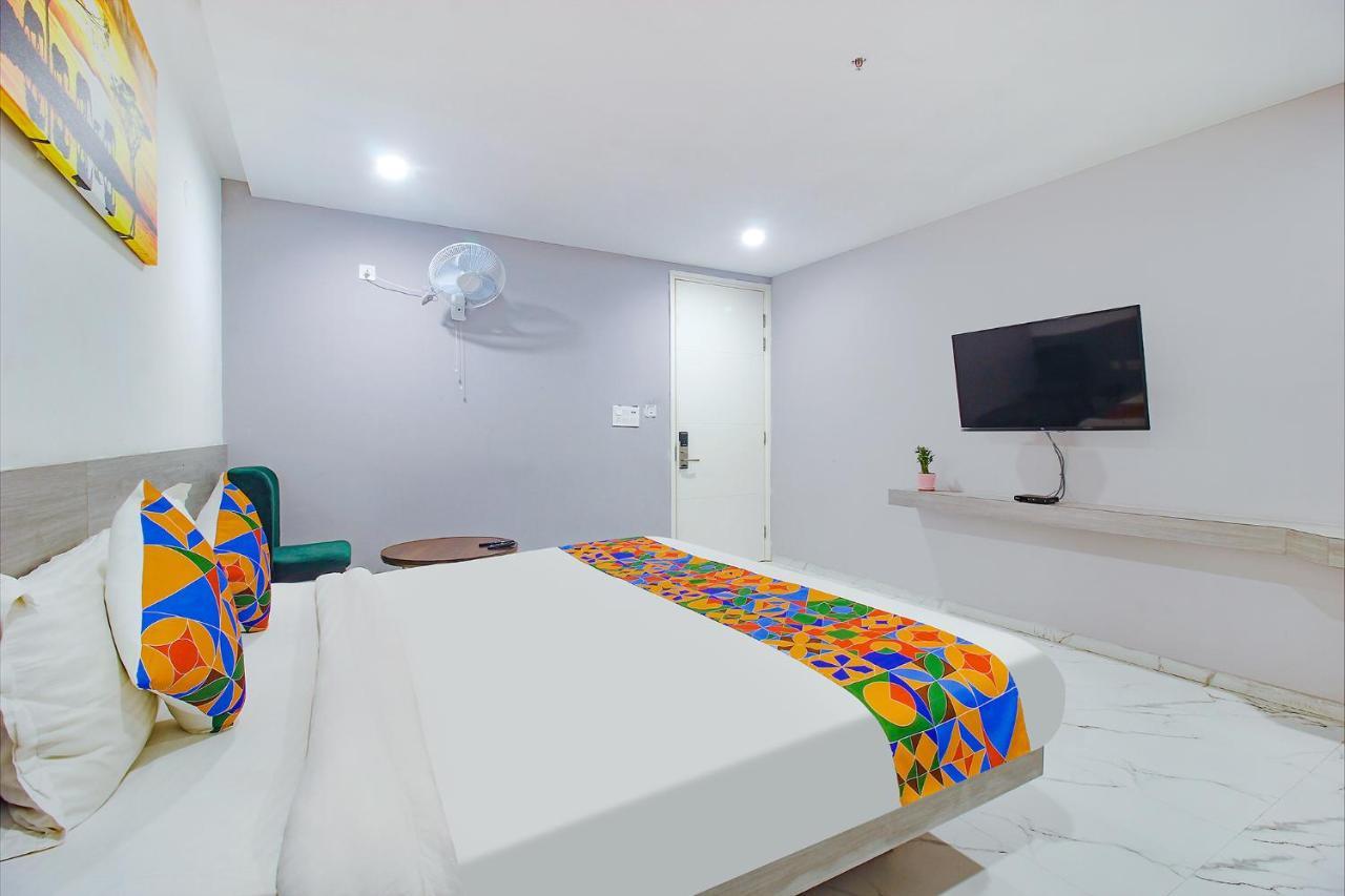 Fabhotel Ssr Fern Suites - 100M From Gsm Mall Madeenaguda Lingampalli Buitenkant foto