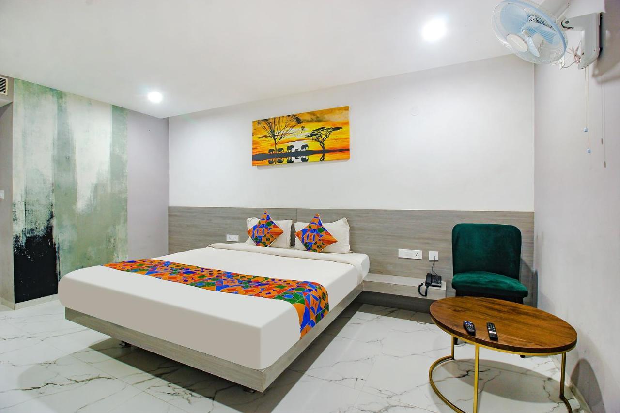 Fabhotel Ssr Fern Suites - 100M From Gsm Mall Madeenaguda Lingampalli Buitenkant foto