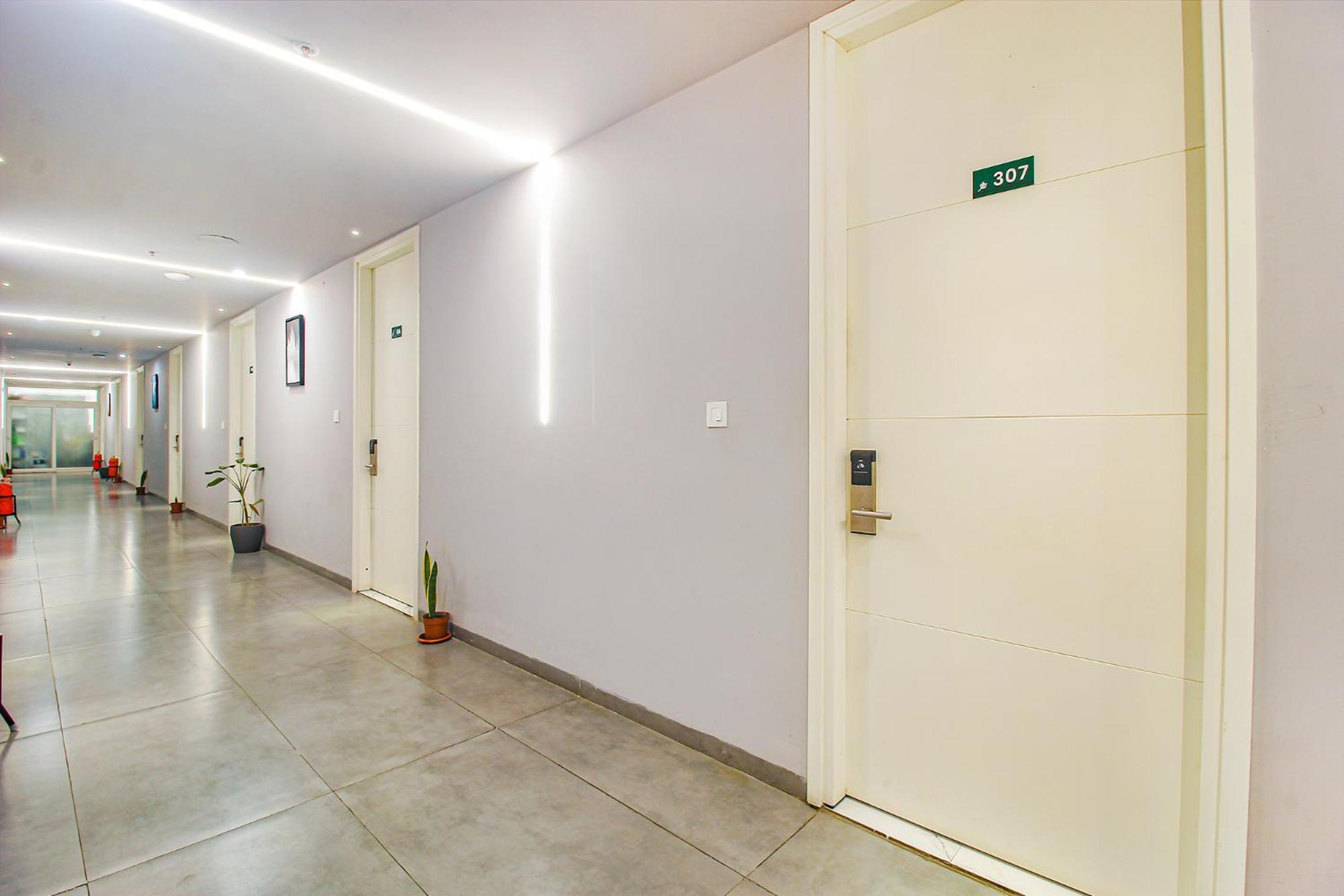 Fabhotel Ssr Fern Suites - 100M From Gsm Mall Madeenaguda Lingampalli Buitenkant foto